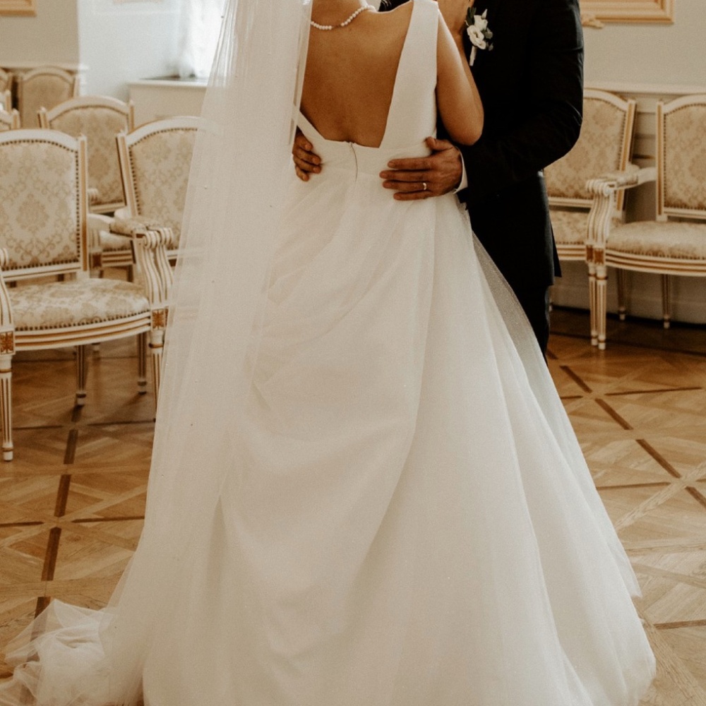 A-line Wedding Dress with elegant low Back - Picture 6 of 6